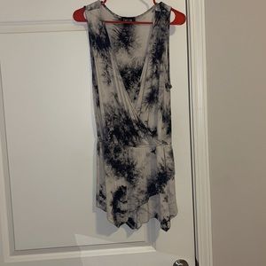 Super cute v-neck romper size large